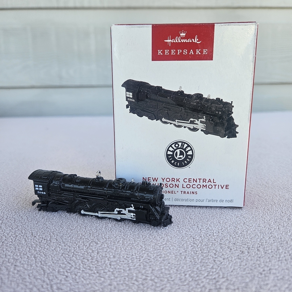Hallmark New York Central 700E Hudson Locomotive Lionel Trains Ornament 2025